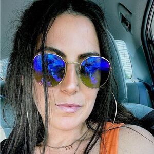 Meet your Posher, Leanna